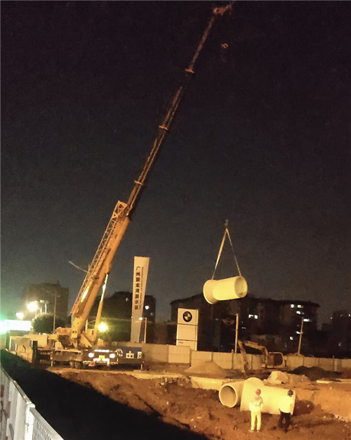 秦州区“弯臂矫正”—— 吊车的 “形变补偿” 技术